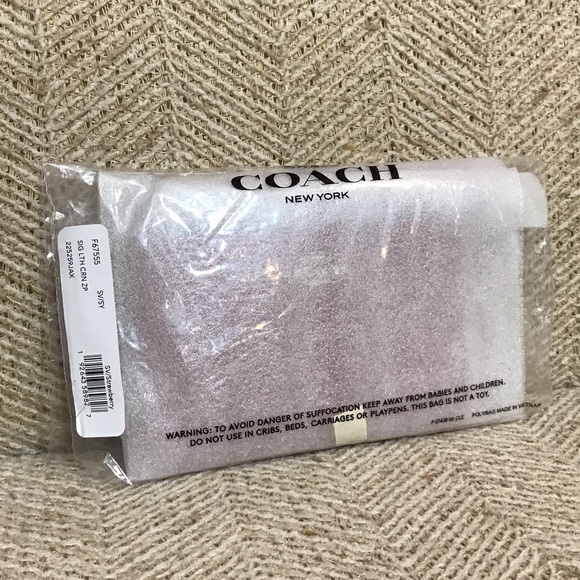 πCoach Leather βCβ Design Wristletπ - Picture 2 of 8